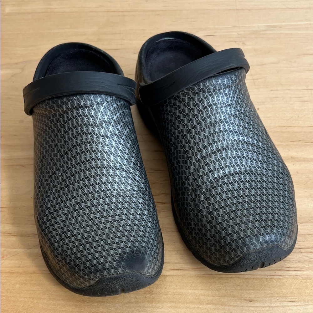 Women’s slip on shoes